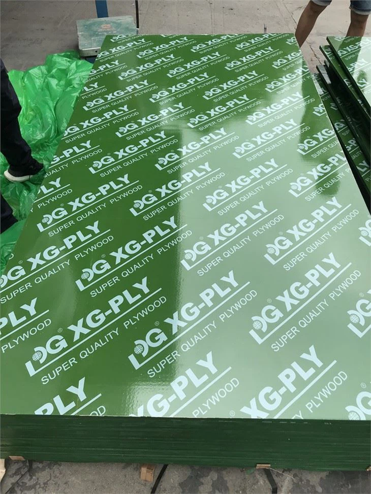 Groen multiplex met plastic folie