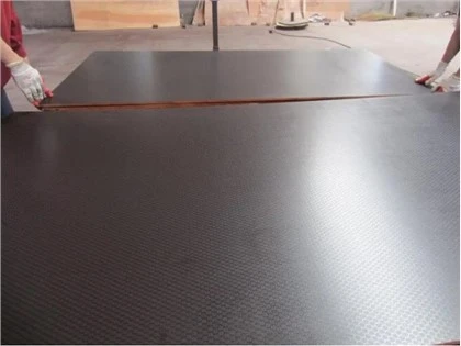 Wiremesh antislip film geconfronteerd multiplex